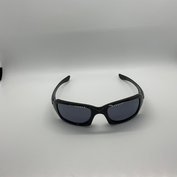 Oakley Black Frame Sunglasses w/Bag - Picture 9 of 11